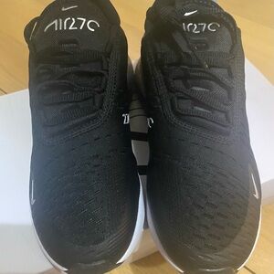 Nike Air 270 women’s size 6-1/2